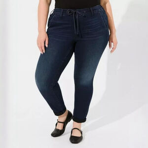 Torrid 5X 28 Short Dark Moon Blue Weekend Boyfriend Straight Super Soft Jeans